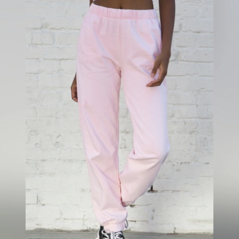 ⭐️ BRANDY MELVILLE Pink Sweatpants - Picture 1 of 7